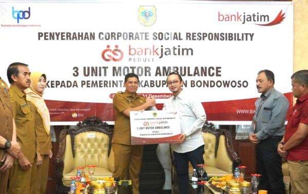 Akhir Tahun 2024, Bank Jatim Serahkan CSR Ke Dua Pemkab Sekaligus