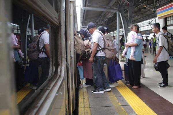 Cuti Bersama Natal 2025, 46.846 Penumpang Tinggalkan Jakarta Naik Kereta Api Cuti Bersama Natal 2025, 46.846 Penumpang Tinggalkan Jakarta Naik Kereta Api