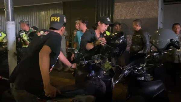 Tertibkan Kawasan Asia Afrika, Wali Kota Bandung Temukan Ratusan Kendaraan Parkir di Trotoar Tertibkan Kawasan Asia Afrika, Wali Kota Bandung Temukan Ratusan Kendaraan Parkir di Trotoar