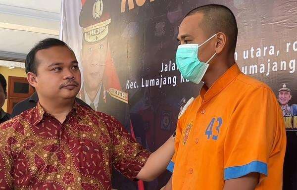 Oknum Guru Cabul di Tempursari Pamerkan Kemaluan Kepada Siswinya Usai Nonton Video Porno Oknum Guru Cabul di Tempursari Pamerkan Kemaluan Kepada Siswinya Usai Nonton Video Porno