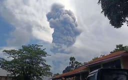 Erupsi Gunung Lewotobi Laki-laki Dahsyat, Hujan Batu dan Pasir Setinggi 4.000 Meter