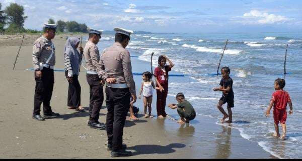 Polres Pidie Jaya Jamin Keamanan Wisata: Patroli di Pantai Kuthang dan Meuraksa