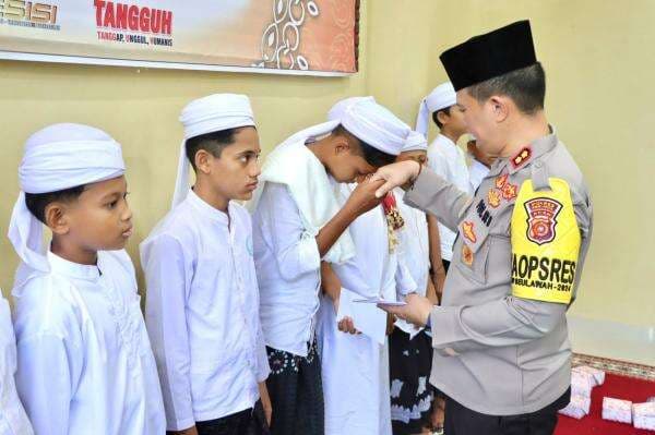 Polres Pidie Jaya Aceh Wujudkan Polri Humanis dengan Santunan Puluhan Anak Yatim