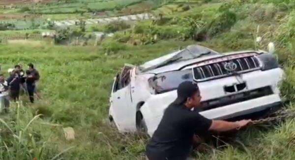 Fortuner Terjun ke Jurang di Jalur Batang-Dieng gegara Ikuti Google Maps, 4 Orang Luka-luka