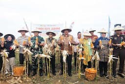 Panen Raya Jagung di Grobogan, Pj Gubernur Jateng Minta Dijadikan Motivasi Swasembada Pangan