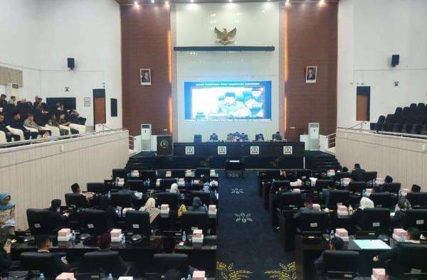 DPRD Tetapkan 4 Peraturan Baru dan Bentuk Dua Pansus Raperda Dalam Sidang Paripurna