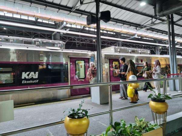 Jakarta - Yogya cuma 6 Jam dengan Kereta Api Direct Train Tanpa Transit