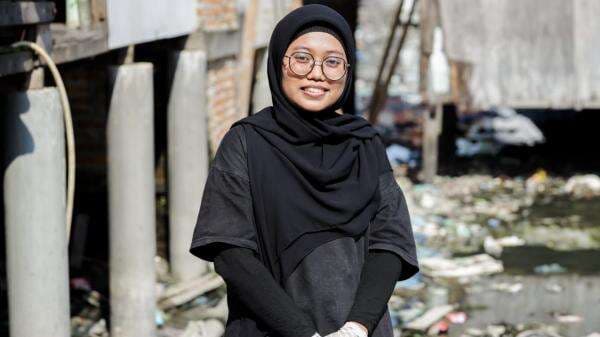 Kisah Inspiratif Yuli Efriani, Perempuan Muda yang Berhasil Mengubah Sampah Menjadi Berkah