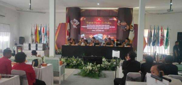 KPU Kendal Tetapkan Tika-Beny Pemenang Pilbup Kendal 2024 KPU Kendal Tetapkan Tika-Beny Pemenang Pilbup Kendal 2024