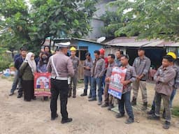 Polantas Pelalawan Sambangi Karyawan Perusahaan Sampaikan Pesan Kamtibmas Pilkada Damai