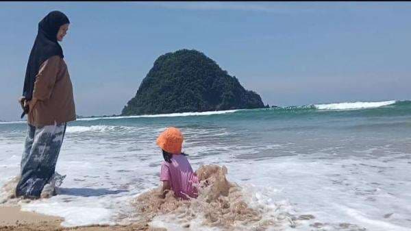 Pantai Pulomerah, Surga Tersembunyi di Pesisir Selatan Banyuwangi yang Semakin Dikenal Dunia