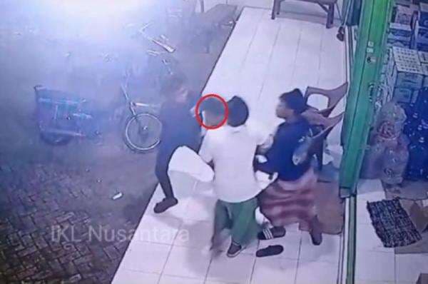 Pasuruan Heboh Penculikan Santri, Aksi Pelaku Terekam CCTV Pasuruan Heboh Penculikan Santri, Aksi Pelaku Terekam CCTV