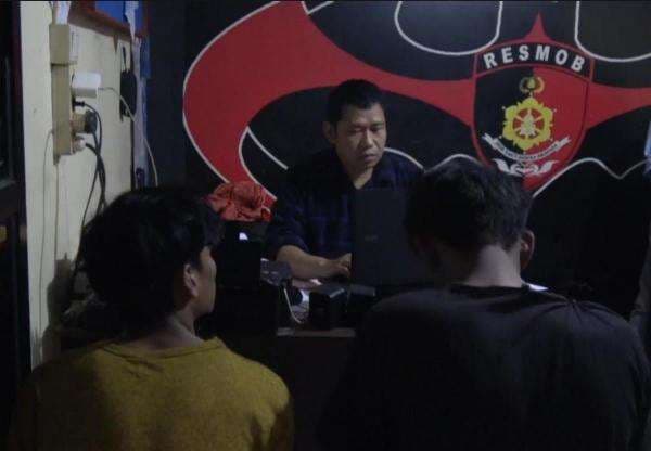 2 Begal Pedagang Bakso di Makassar Diringkus Polisi, Ancam Korban Pakai Busur 2 Begal Pedagang Bakso di Makassar Diringkus Polisi, Ancam Korban Pakai Busur