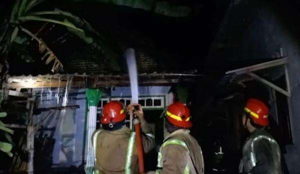 Lelap Tertidur, Rumah Seorang Kakek di Jombang Hangus Terbakar