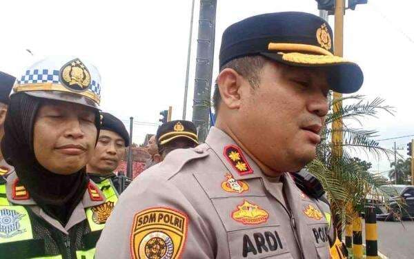 Arus Balik Lebaran 2025 di Jombang Mulai Padat, AKBP Ardi Kurniawan Sampaikan Imbauan Begini Arus Balik Lebaran 2025 di Jombang Mulai Padat, AKBP Ardi Kurniawan Sampaikan Imbauan Begini