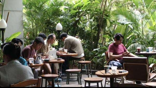 Banyak yang Buka Laptop di Mal, Pekerja: Penyelamat dari Kemacetan Jakarta Banyak yang Buka Laptop di Mal, Pekerja: Penyelamat dari Kemacetan Jakarta