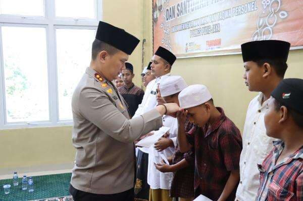 "Binrohtal dan Santunan Anak Yatim: Polres Pidie Jaya Perkuat Iman dan Kepedulian Sosial"