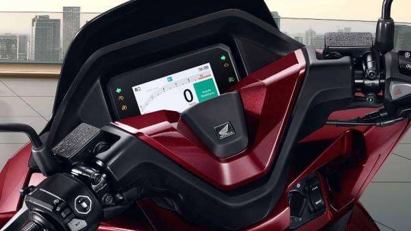 Kenali Honda PCX RoadSync: Cara Koneksi dan Tips Aman Saat Berkendara 