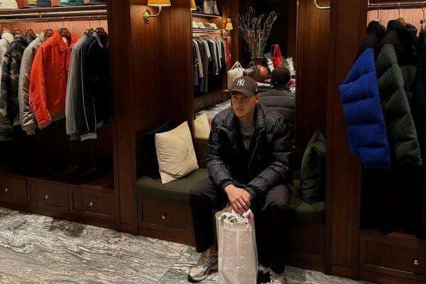 Jay Idzes Akui Tak Terlalu Suka Pesta dan Minum-Minum Jay Idzes Akui Tak Terlalu Suka Pesta dan Minum-Minum