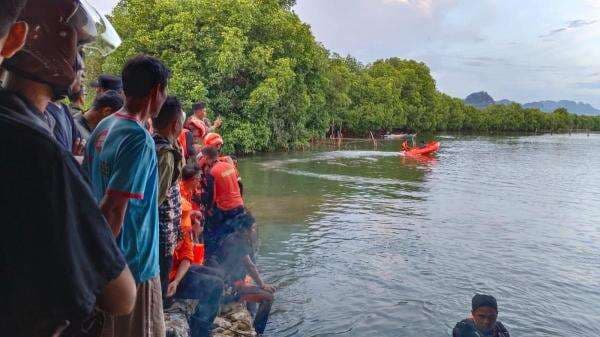 Remaja Putri Korban Tenggelam di Pangkep Belum Ditemukan, Basarnas Makassar Terjunkan Personel Remaja Putri Korban Tenggelam di Pangkep Belum Ditemukan, Basarnas Makassar Terjunkan Personel