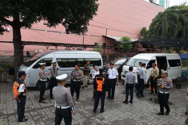 Tekan Kemacetan, Dishub Sumut Tertibkan Penumpang Bus di Jalan Sisingamangaraja