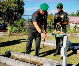 Jelang HUT ke-8 Kodam XVIII/Kasuari, Danrem 182/JO Pimpin Ziarah di TMP Lembah Onim Fakfak