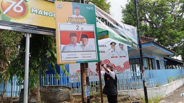 Masuk Masa Tenang, APK Paslon di Kota Probolinggo Mulai Dibersihkan Dari Ruang Publik