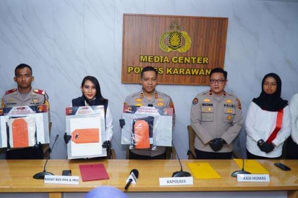 Kronologi Lengkap Pesta Gay di Karawang, Berawal dari Miras hingga Ciuman Kronologi Lengkap Pesta Gay di Karawang, Berawal dari Miras hingga Ciuman