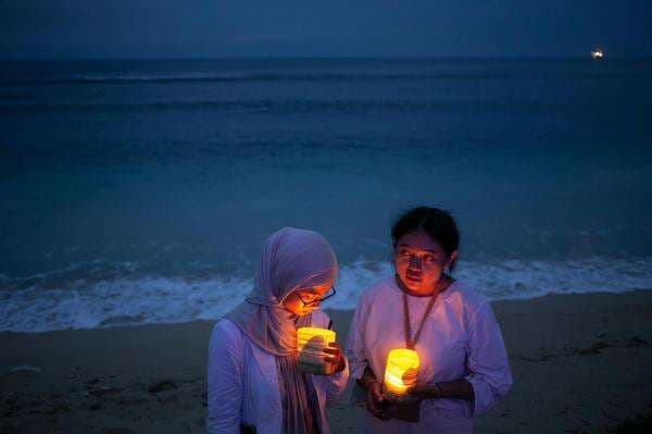 Menyepi di Bali, THK U Gelar Refleksi Global di Pantai Kura Kura Bali