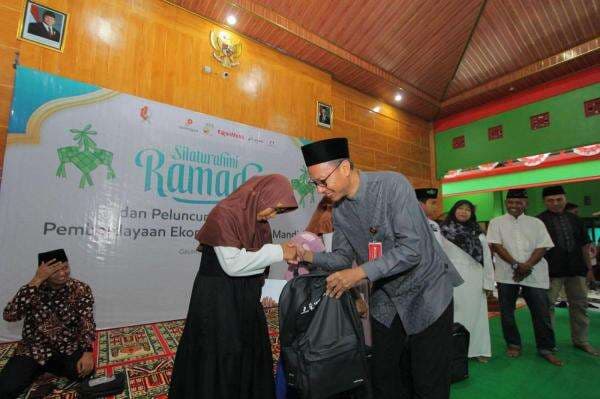 Pekerja Lapangan Migas Banyu Urip, Santuni Ratusan Anak Yatim di Bojonegoro Pekerja Lapangan Migas Banyu Urip, Santuni Ratusan Anak Yatim di Bojonegoro