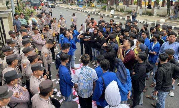 PMII Lamongan Unjuk Rasa Menyoal Penghapusan Dana Dusun