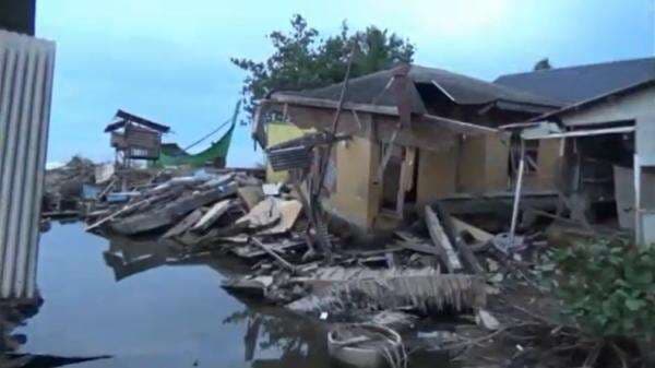 Ratusan Warga Lhok Puuk Aceh Utara Masih Terisolasi, Bertahan di Tenda Pengungsian Ratusan Warga Lhok Puuk Aceh Utara Masih Terisolasi, Bertahan di Tenda Pengungsian