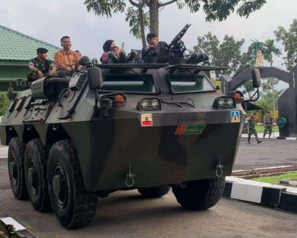 Yonkav 6 Gelar Joyride Bersama Warga Asam Kumbang Sambut HUT ke-75 Kavaleri TNI AD