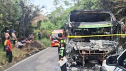 Bus ALS Angkut 20 Penumpang Terbakar di Bukittinggi