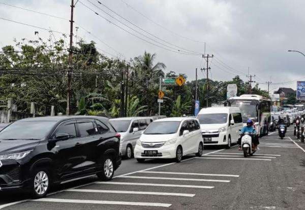 Libur Natal, Lalu Lintas di Objek Wisata dan Tol Macet Libur Natal, Lalu Lintas di Objek Wisata dan Tol Macet