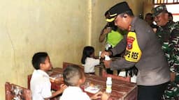 Kapolres Nias Sambangi SDN di Idanogawo, Salurkan Bantuan dan Dorong Pemda Perhatikan Pendidikan