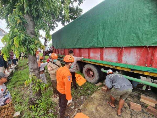 Seorang Supir Meninggal Tergencet Roda Truk di Klambu Grobogan, Begini Kronologinya