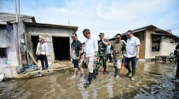 Tinjau Banjir Rob di Indramayu, Bey Buka Opsi Relokasi Warga 