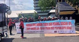 Ratusan Buruh Gelar Aksi di Depan Gedung DPRD Jateng, Tuntut Kenaikan Upah dan Cabut Omnibus Law