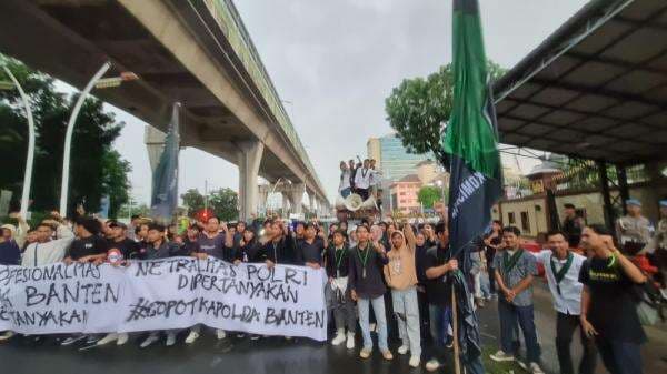 HMI Cabang Serang Geruduk Mabes Polri Tuntut Evaluasi Kapolda Banten