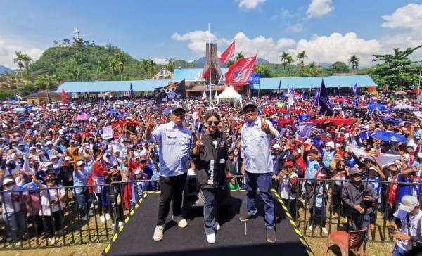 Lautan Massa Guncang Kampanye Akbar Dedy - Andrew di Lapangan Bakti Rantepao Toraja Utara