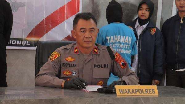 Nekat Agunkan Puluhan Sertifikat Orang Lain di Bank, Seorang Wanita di Pemalang Diringkus Polisi Nekat Agunkan Puluhan Sertifikat Orang Lain di Bank, Seorang Wanita di Pemalang Diringkus Polisi