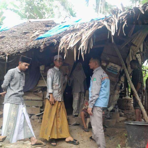 Miris, Keluarga Miskin Ini Tinggal di Rumah Reot Nyaris Ambruk di Pidie Jaya Aceh