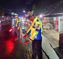 Respons Cepat Polantas Pidie Jaya : Pengamanan Maksimal Lokasi Pengerakan Tanah di Jalan Nasional