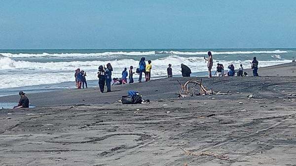 Pantai Ciwidik Cidaun Jadi Incaran Wisatawan Saat Liburan