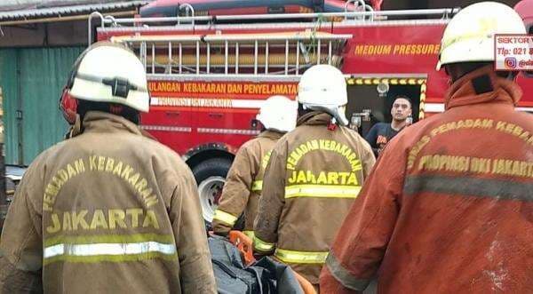 Fasad Gedung Sarinah Terbakar, Manajemen Pastikan Operasional Kembali Normal Fasad Gedung Sarinah Terbakar, Manajemen Pastikan Operasional Kembali Normal