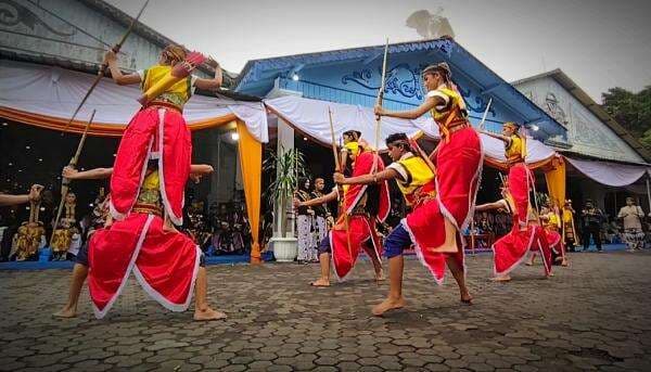 Beragam Atraksi Budaya Warnai Pembukaan Festival Seni Budaya Kerajaan Nusantara