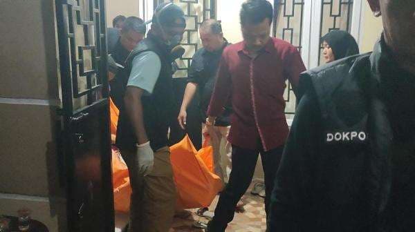 Mayat Lansia Ditemukan Tewas Dalam Runah, Polisi : Tidak Ada Bekas Kekerasan Ditubuh Korban Mayat Lansia Ditemukan Tewas Dalam Runah, Polisi : Tidak Ada Bekas Kekerasan Ditubuh Korban