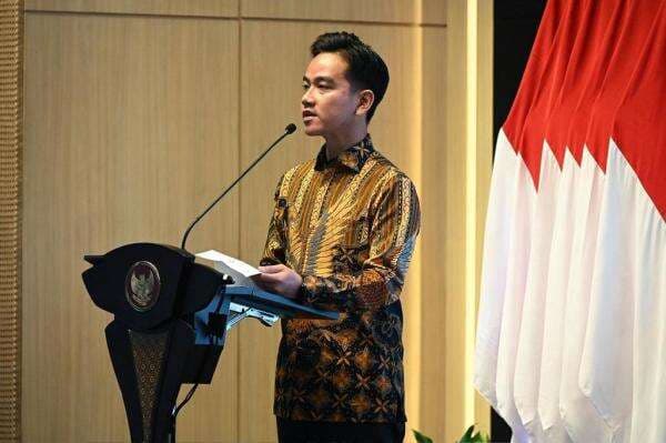 Gibran Hadiri Perayaan Natal di Jateng dan Pantau Arus Mudik Gibran Hadiri Perayaan Natal di Jateng dan Pantau Arus Mudik