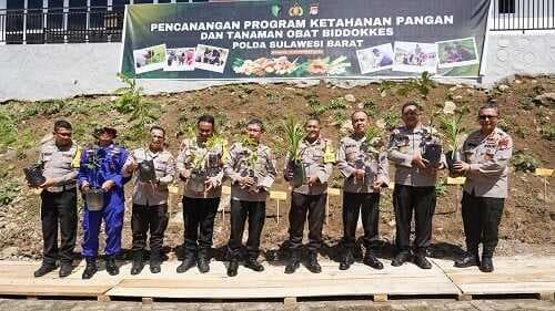 Pusdokkes Polri Apresiasi Kebun Ketahanan Pangan dan Tanaman Obat Milik Biddokkes Polda Sulbar